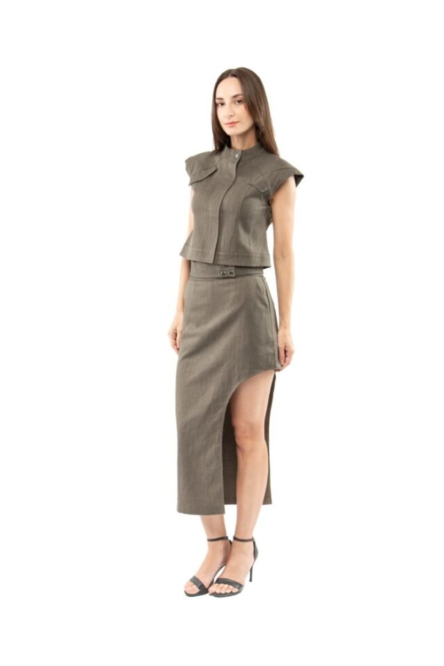 Chic High-Slit Skirt - Image 6