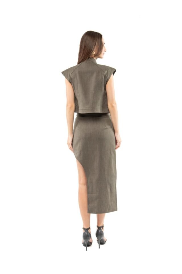 Chic High-Slit Skirt - Image 7