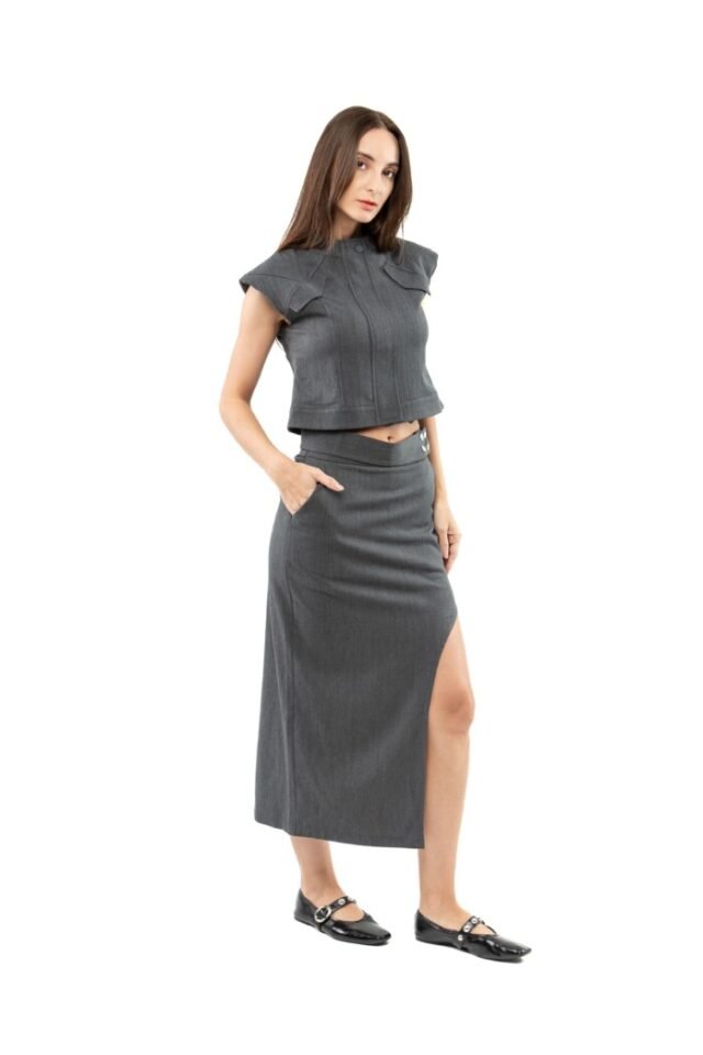 Chic High-Slit Skirt - Image 2