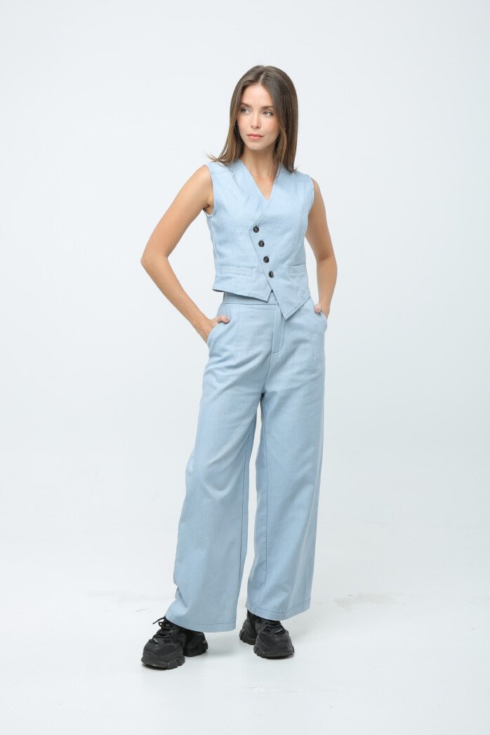 Elegant Edge Sleeveless Blouse - Image 2