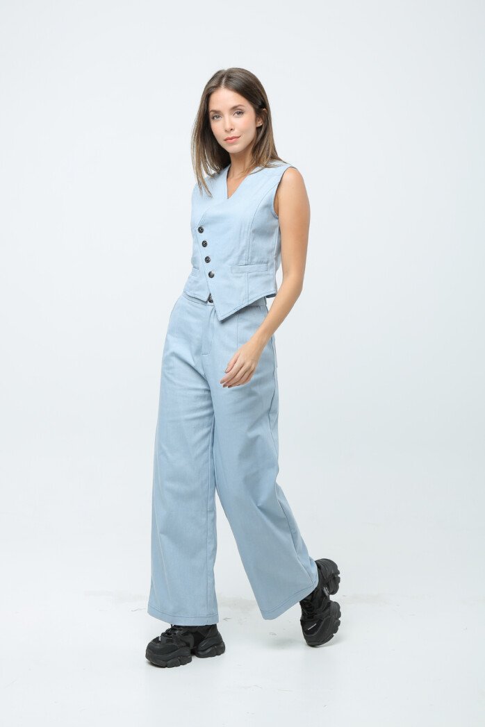 Elegant Edge Sleeveless Blouse - Image 3