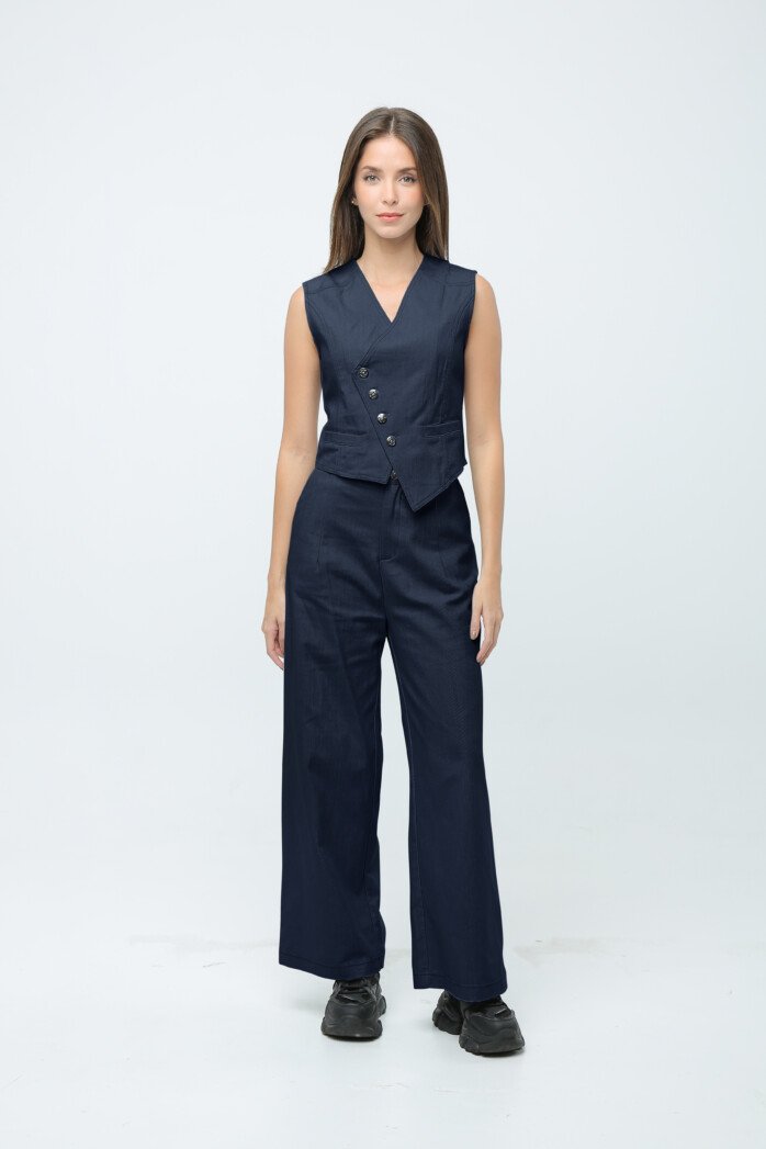 Elegant Edge Sleeveless Blouse - Image 5