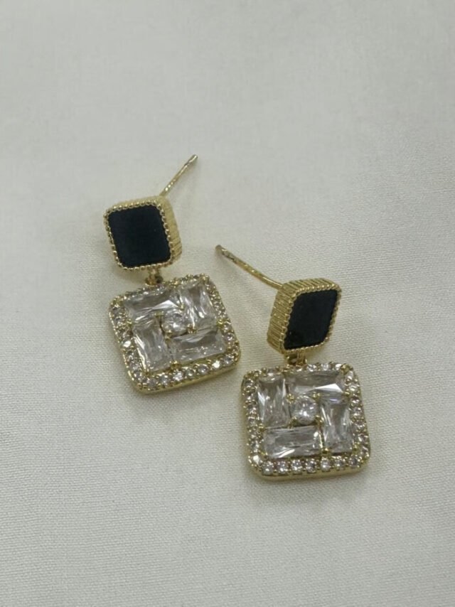Serene Gold Earrings